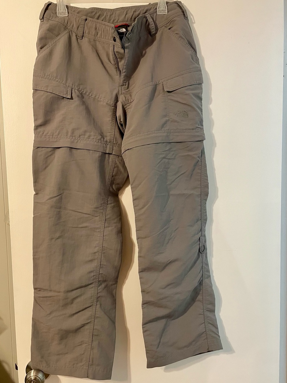 The North Face women’s Convertible Cargo Pants Sz 8